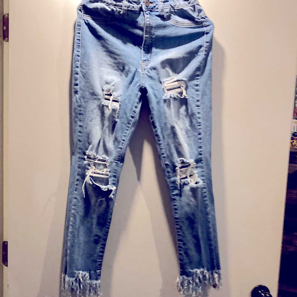 Aphrodite Very Distressed/Frayed @ bottoms Jeans-Size 30 (11)